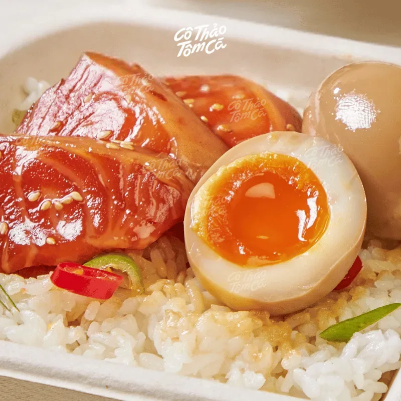 Set cơm cá hồi, trứng ngâm tương - Cô Thảo Tôm Cá
