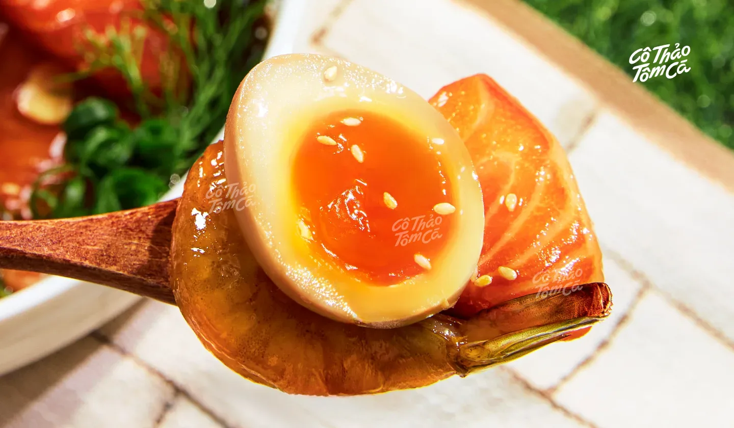 Kết hợp với hải sản v&agrave; trứng