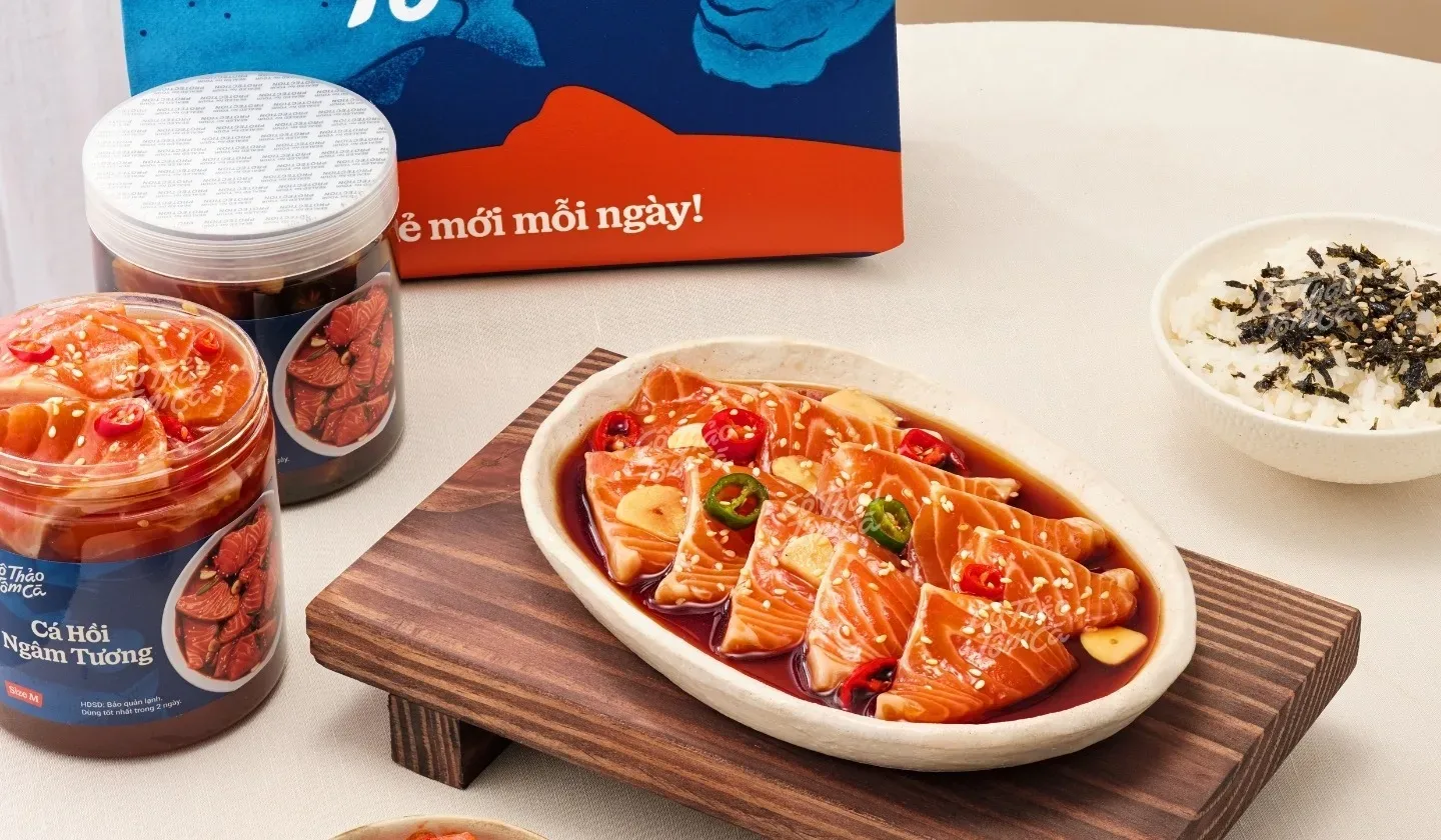 Thưởng thức m&oacute;n c&aacute; hồi ng&acirc;m tương tự tay l&agrave;m